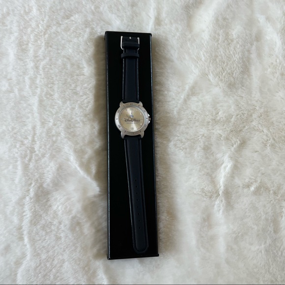 Star Wars Galaxy’s Edge Hat and Watch - Picture 4 of 7